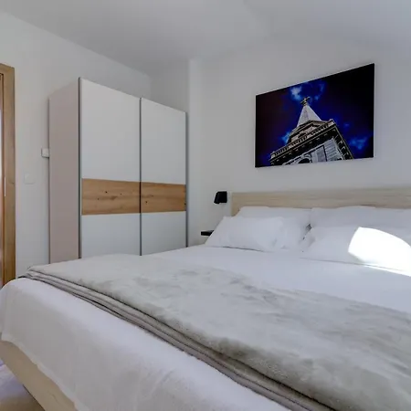 Rote Zora Apartman Zengg Kültér fotó