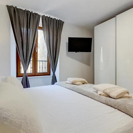 Rote Zora Apartman Zengg Kültér fotó