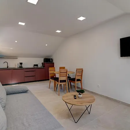Rote Zora Apartman Zengg Kültér fotó